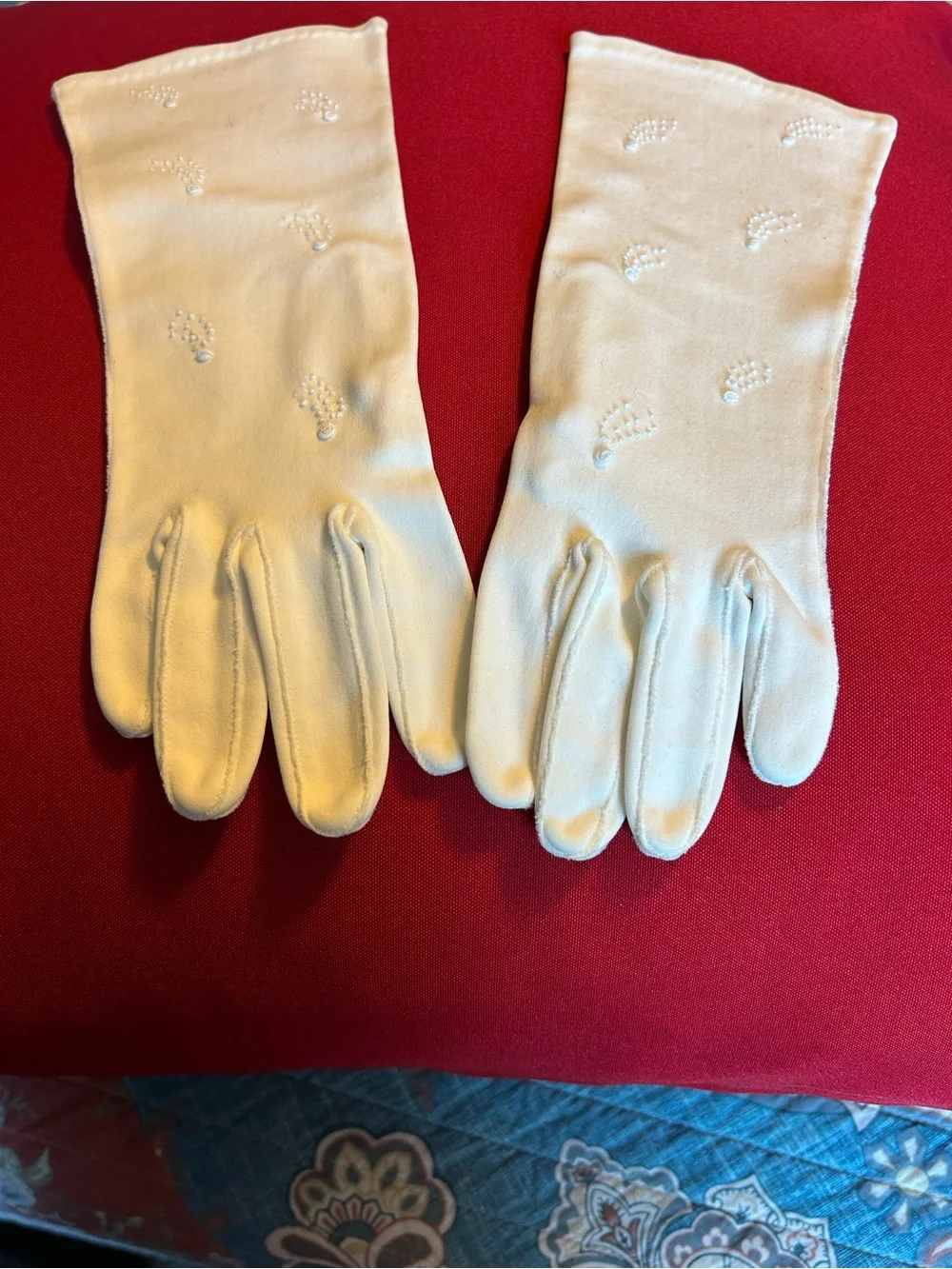 Elegant vintage White Ladies Gloves